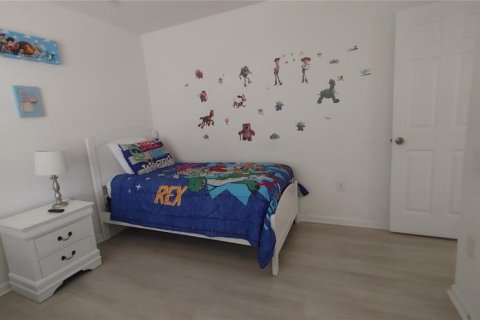 Casa en venta en Kissimmee, Florida, 6 dormitorios, 261.24 m2 № 1905272 - foto 21