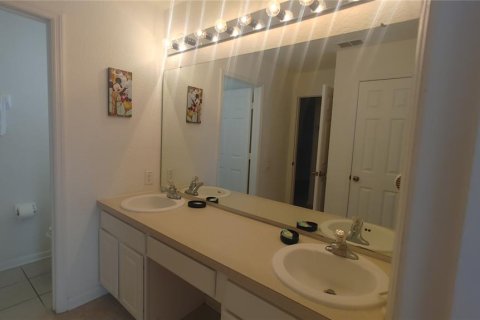 Casa en venta en Kissimmee, Florida, 6 dormitorios, 261.24 m2 № 1905272 - foto 5