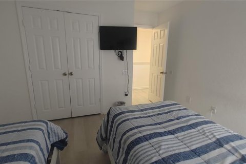 Casa en venta en Kissimmee, Florida, 6 dormitorios, 261.24 m2 № 1905272 - foto 7