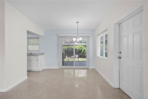 House in Winter Park, Florida 3 bedrooms, 90.58 sq.m. № 2204676 - photo 15