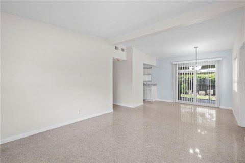 House in Winter Park, Florida 3 bedrooms, 90.58 sq.m. № 2204676 - photo 17