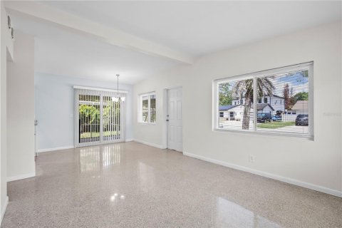 House in Winter Park, Florida 3 bedrooms, 90.58 sq.m. № 2204676 - photo 16