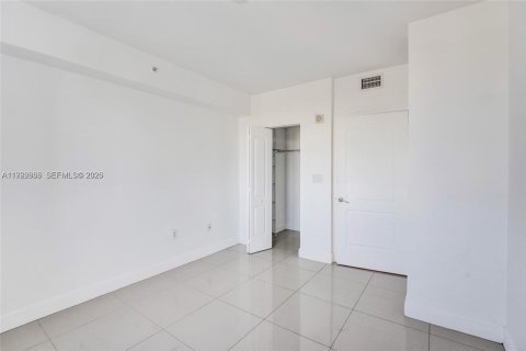 Condominio en alquiler en Hollywood, Florida, 2 dormitorios, 96.25 m2 № 2055582 - foto 21