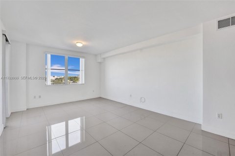 Condominio en alquiler en Hollywood, Florida, 2 dormitorios, 96.25 m2 № 2055582 - foto 6