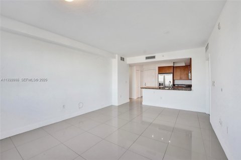 Condominio en alquiler en Hollywood, Florida, 2 dormitorios, 96.25 m2 № 2055582 - foto 4