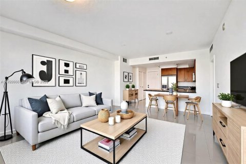 Condominio en alquiler en Hollywood, Florida, 2 dormitorios, 96.25 m2 № 2055582 - foto 3