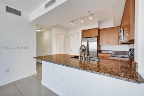 Condominio en alquiler en Hollywood, Florida, 2 dormitorios, 96.25 m2 № 2055582 - foto 9