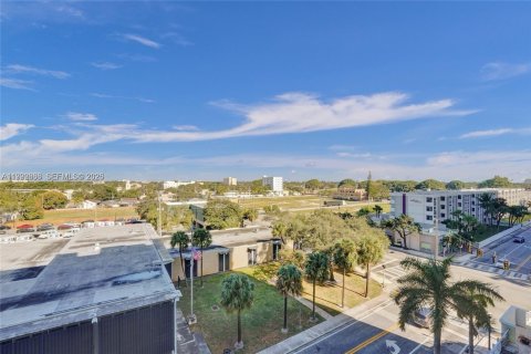 Condominio en alquiler en Hollywood, Florida, 2 dormitorios, 96.25 m2 № 2055582 - foto 27