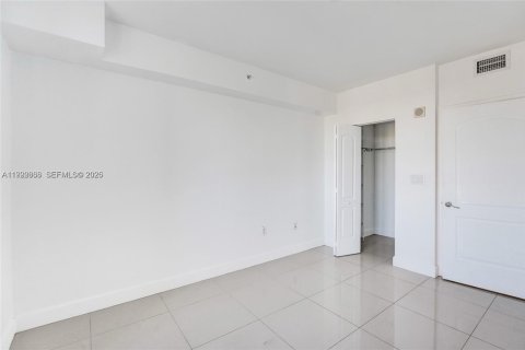 Condominio en alquiler en Hollywood, Florida, 2 dormitorios, 96.25 m2 № 2055582 - foto 20