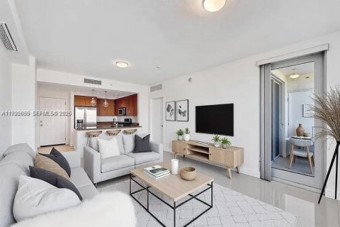 Condominio en alquiler en Hollywood, Florida, 2 dormitorios, 96.25 m2 № 2055582 - foto 1