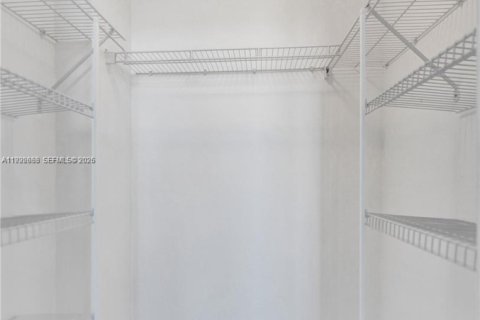 Condominio en alquiler en Hollywood, Florida, 2 dormitorios, 96.25 m2 № 2055582 - foto 13