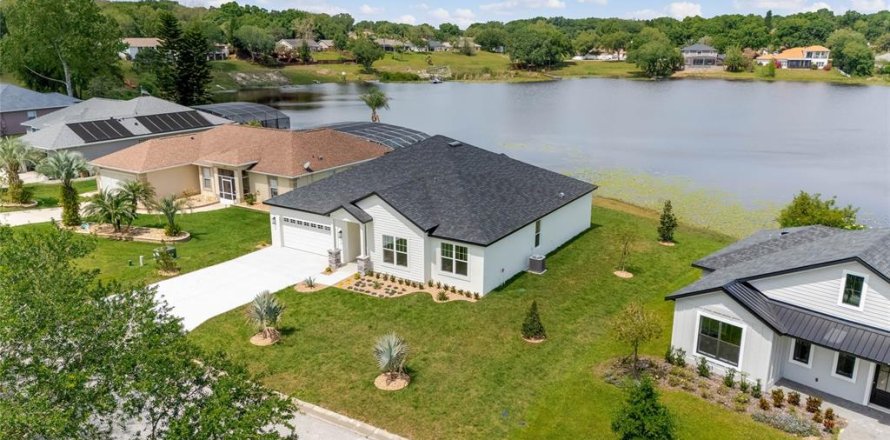 House in Clermont, Florida 4 bedrooms, 198.16 sq.m. № 1340144