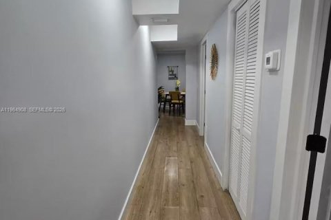 Casa en alquiler en Miami, Florida, 2 dormitorios, 69.68 m2 № 2049291 - foto 5