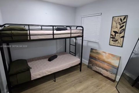 Casa en alquiler en Miami, Florida, 2 dormitorios, 69.68 m2 № 2049291 - foto 2