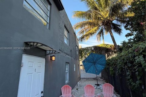 Villa ou maison à louer à Miami, Floride: 2 chambres, 69.68 m2 № 2049291 - photo 13