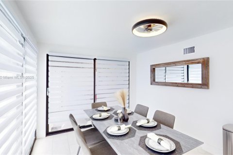 Villa ou maison à louer à Hollywood, Floride: 4 chambres, 185.34 m2 № 1969339 - photo 20