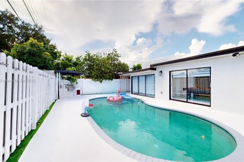 Villa ou maison à louer à Hollywood, Floride: 4 chambres, 185.34 m2 № 1969339 - photo 7