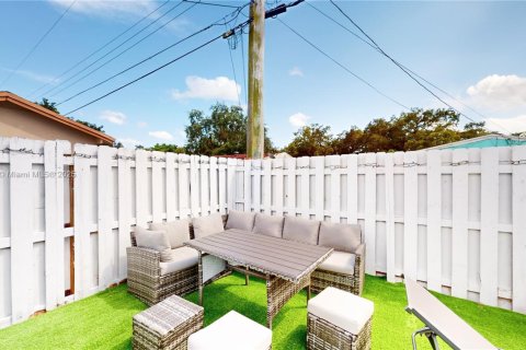 Villa ou maison à louer à Hollywood, Floride: 4 chambres, 185.34 m2 № 1969339 - photo 11