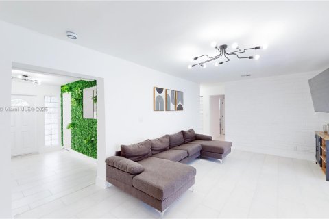 Villa ou maison à louer à Hollywood, Floride: 4 chambres, 185.34 m2 № 1969339 - photo 8