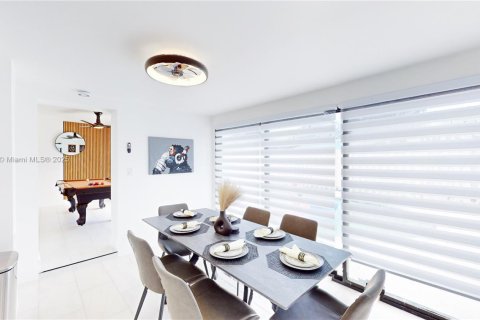 Villa ou maison à louer à Hollywood, Floride: 4 chambres, 185.34 m2 № 1969339 - photo 21