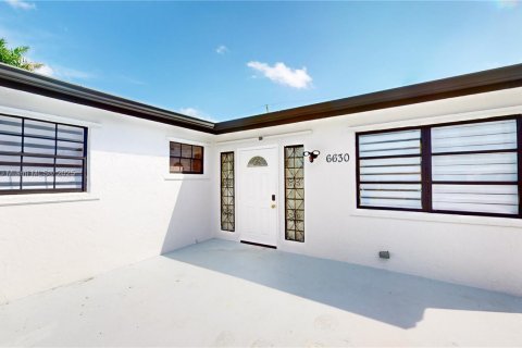 Villa ou maison à louer à Hollywood, Floride: 4 chambres, 185.34 m2 № 1969339 - photo 6