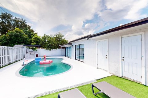 Villa ou maison à louer à Hollywood, Floride: 4 chambres, 185.34 m2 № 1969339 - photo 30