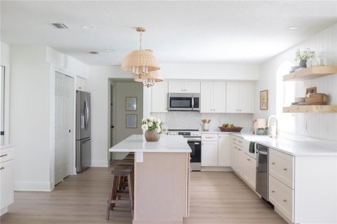 House in Palm Coast, Florida 5 bedrooms, 311.41 sq.m. № 2199049 - photo 9