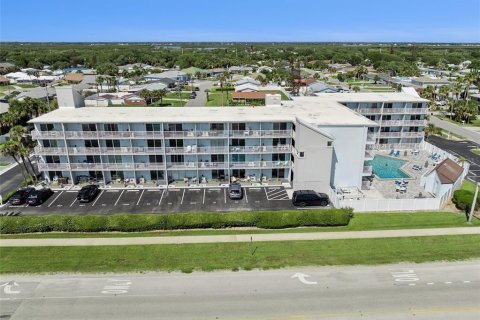 Condominio en New Smyrna Beach, Florida, 1 dormitorio  № 2202567