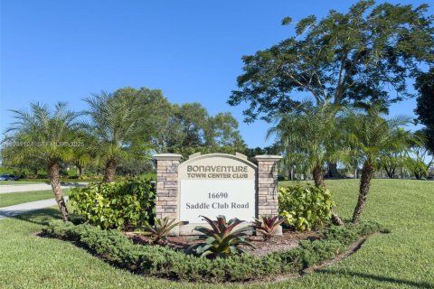 Villa ou maison à louer à Weston, Floride: 4 chambres, 191.47 m2 № 1990297 - photo 30