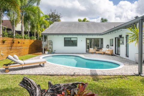 Villa ou maison à louer à Weston, Floride: 4 chambres, 191.47 m2 № 1990297 - photo 7