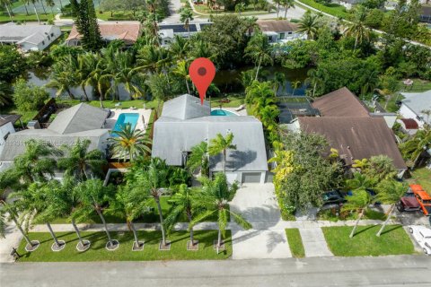 Villa ou maison à louer à Weston, Floride: 4 chambres, 191.47 m2 № 1990297 - photo 5