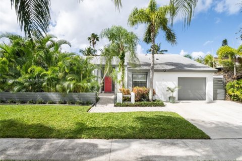Villa ou maison à louer à Weston, Floride: 4 chambres, 191.47 m2 № 1990297 - photo 1