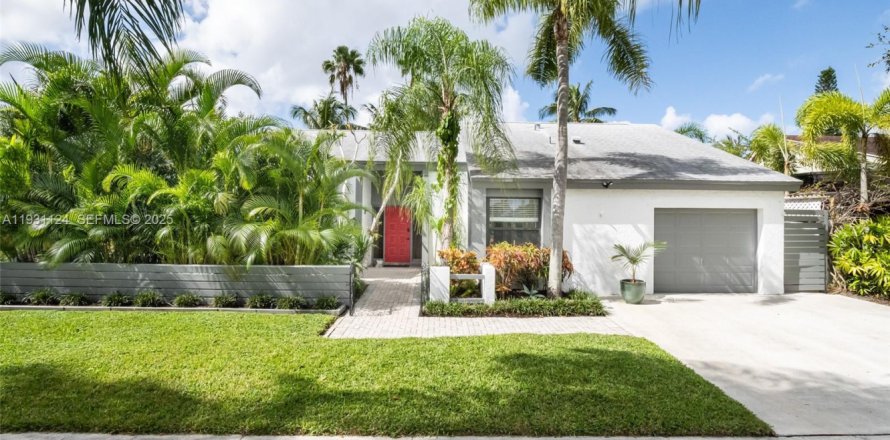 Villa ou maison à Weston, Floride 4 chambres, 191.47 m2 № 1990297