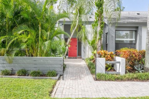 Villa ou maison à louer à Weston, Floride: 4 chambres, 191.47 m2 № 1990297 - photo 3