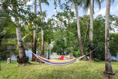 Villa ou maison à louer à Weston, Floride: 4 chambres, 191.47 m2 № 1990297 - photo 10