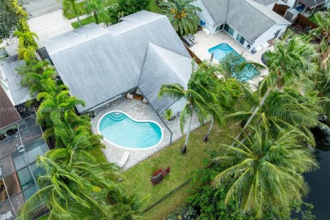 Villa ou maison à louer à Weston, Floride: 4 chambres, 191.47 m2 № 1990297 - photo 12