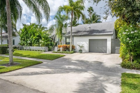 Villa ou maison à louer à Weston, Floride: 4 chambres, 191.47 m2 № 1990297 - photo 2