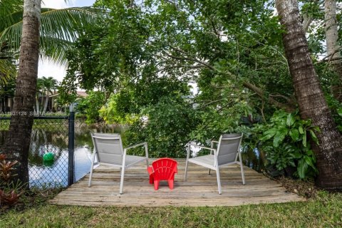 Villa ou maison à louer à Weston, Floride: 4 chambres, 191.47 m2 № 1990297 - photo 9