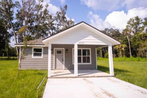 House in Lake Panasoffkee, Florida 3 bedrooms, 102.38 sq.m. № 1534187 - photo 1