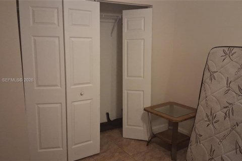 Townhouse in Coral Springs, Florida 3 bedrooms, 134.71 sq.m. № 2267633 - photo 20