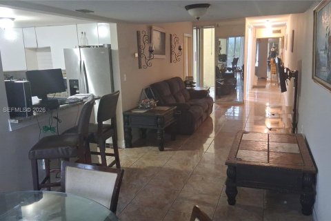 Townhouse in Coral Springs, Florida 3 bedrooms, 134.71 sq.m. № 2267633 - photo 26