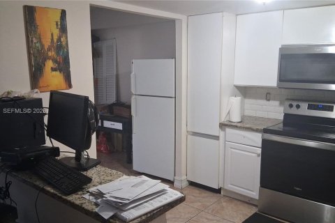 Townhouse in Coral Springs, Florida 3 bedrooms, 134.71 sq.m. № 2267633 - photo 23