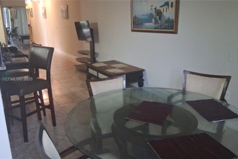 Townhouse in Coral Springs, Florida 3 bedrooms, 134.71 sq.m. № 2267633 - photo 22