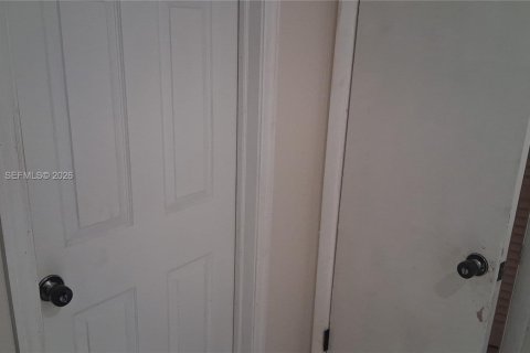 Townhouse in Coral Springs, Florida 3 bedrooms, 134.71 sq.m. № 2267633 - photo 15
