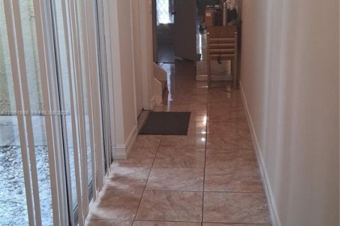 Townhouse in Coral Springs, Florida 3 bedrooms, 134.71 sq.m. № 2267633 - photo 17