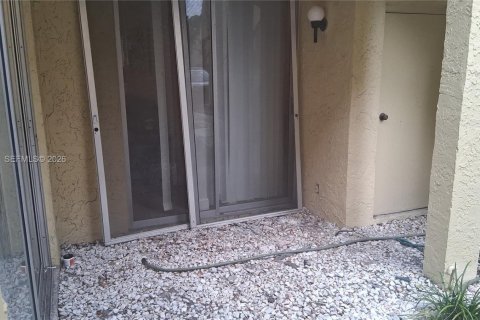 Townhouse in Coral Springs, Florida 3 bedrooms, 134.71 sq.m. № 2267633 - photo 30
