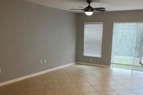 Touwnhouse à louer à Wesley Chapel, Floride: 3 chambres, 140.56 m2 № 2117601 - photo 4
