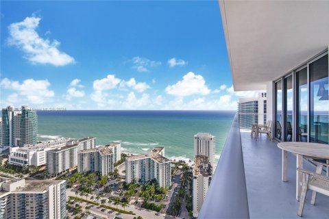 Condominio en venta en Hollywood, Florida, 2 dormitorios № 2077228 - foto 10