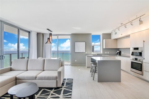 Condominio en venta en Hollywood, Florida, 2 dormitorios № 2077228 - foto 2