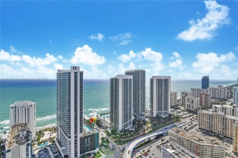 Condominio en venta en Hollywood, Florida, 2 dormitorios № 2077228 - foto 8